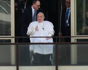 Papst verlässt nach fünf Wochen das Krankenhaus
