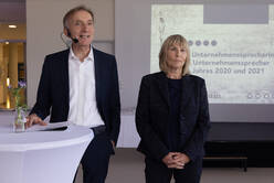 Unternehmenssprecherinnen und Unternehmenssprecher des Jahres 2020/2021 | eSeL.at - Lorenz Seidler