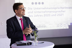 Unternehmenssprecherinnen und Unternehmenssprecher des Jahres 2020/2021 | eSeL.at - Lorenz Seidler