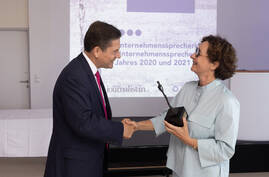 Unternehmenssprecherinnen und Unternehmenssprecher des Jahres 2020/2021 | eSeL.at - Lorenz Seidler