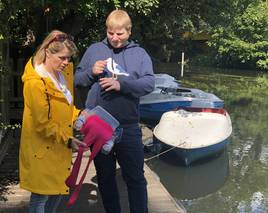 Mit Boot und Strumpfhose auf Jagd nach Storys