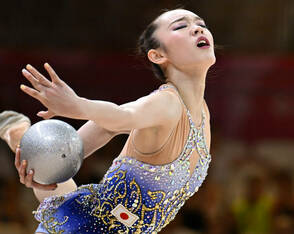 Rhythmische Sportgymnastik: Ballübung bei der WM in Frankfurt