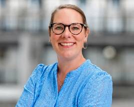 Verena Laier kommuniziert für Estrel Berlin