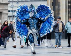 "Masked" Singer vor Kölner Dom