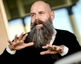 Warum Verleger Holger Friedrich noch mal die Schulbank drückt