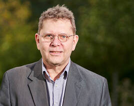 12 Prompttechniken für bessere Texte: KI-Werkstatt für den Redaktionsalltag